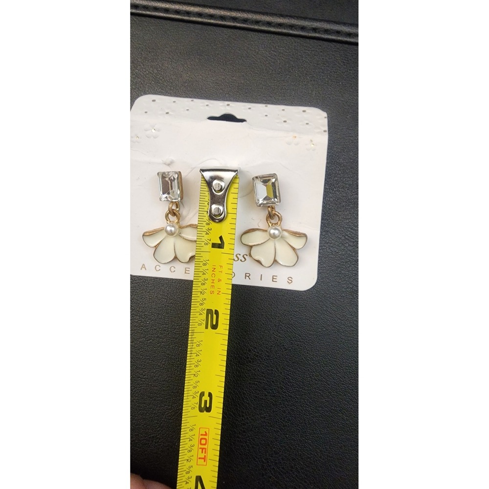 Princess Accessories Cream Enamel Flower Faux‎ Pearl Crystal Drop Earrings Gold - Picture 3 of 4